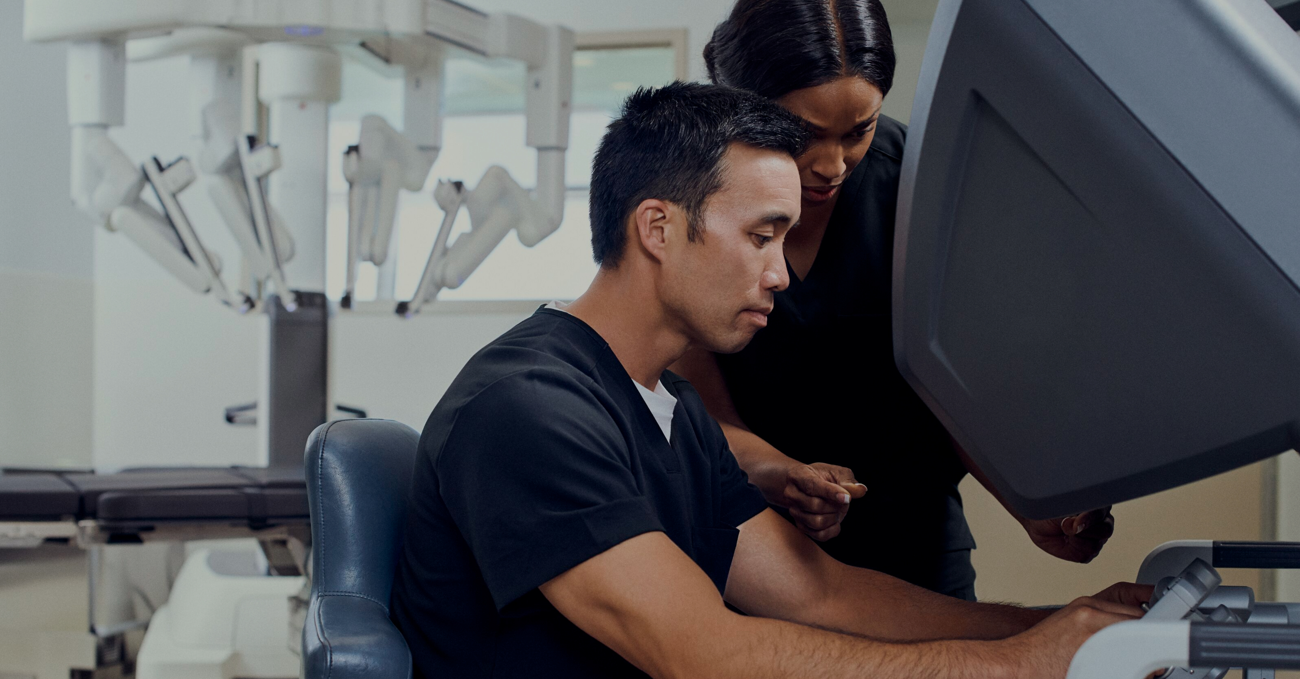 Residents in training at a da Vinci console