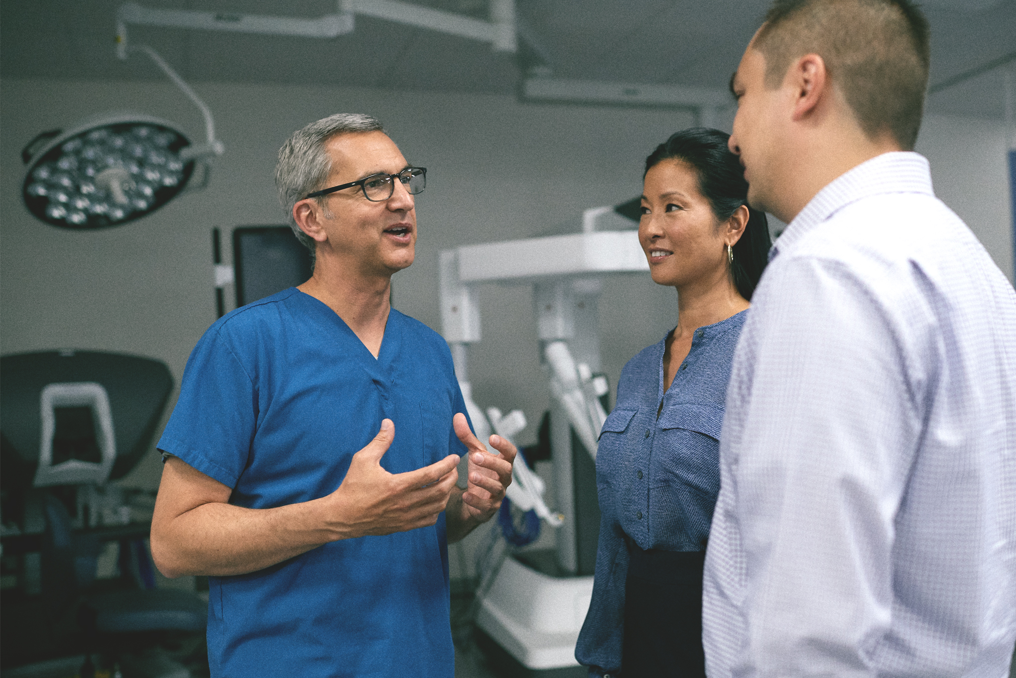 ロボットプログラムについて協議する医療、ビジネスチーム