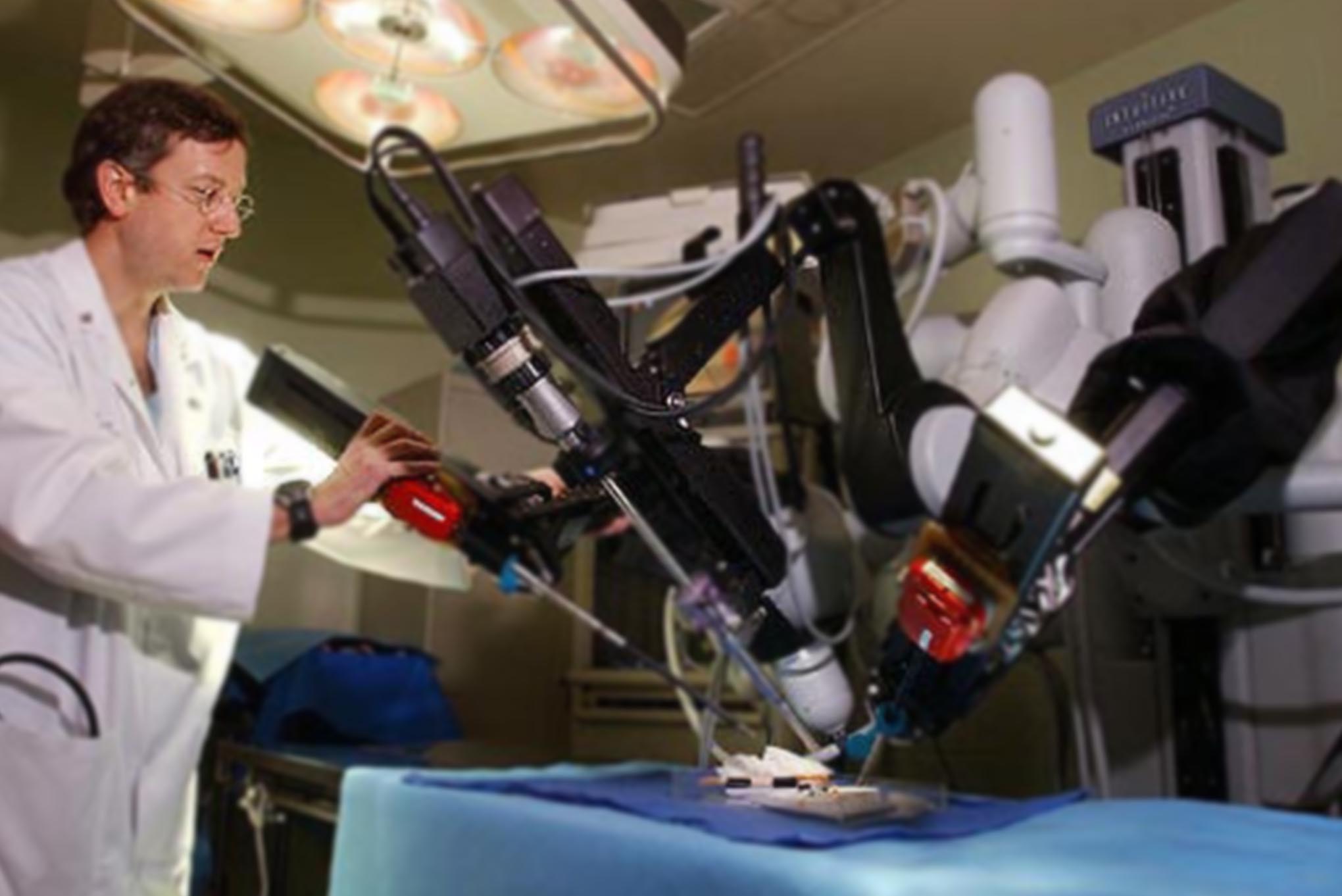 1999年外科医とダビンチロボットアーム