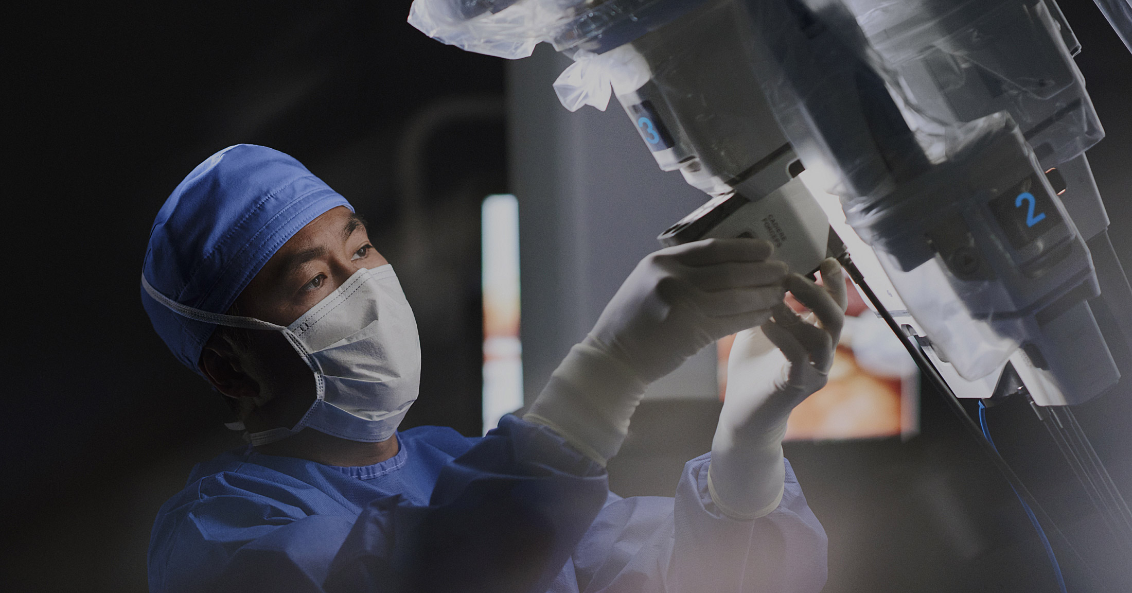 Surgeon replacing an instrument on a da Vinci system